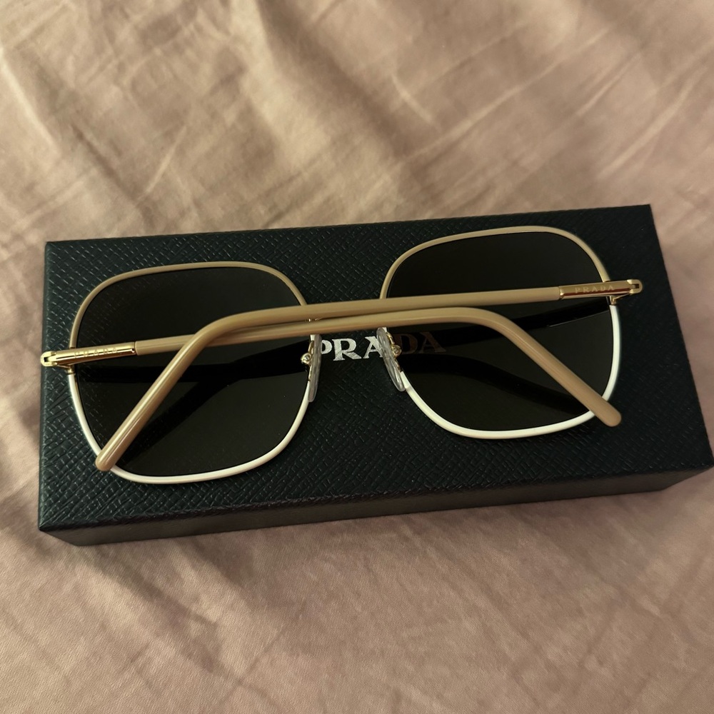 ‼️SOLD Prada Sunglasses PR 67XS - Picture 5 of 10